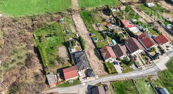 Stavebný pozemok s rozlohou 1758 m² v krásnej obci Lošonec.