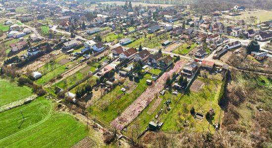 Stavebný pozemok s rozlohou 1758 m² v krásnej obci Lošonec.