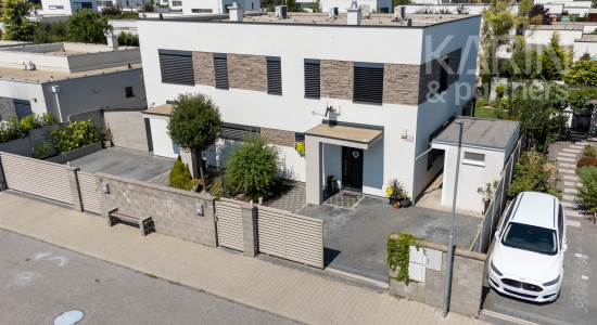 MODERNÝ 4I RODINNÝ DOM S OČARUJÚCOU ZÁHRADOU | ROVINKA RESIDENCE