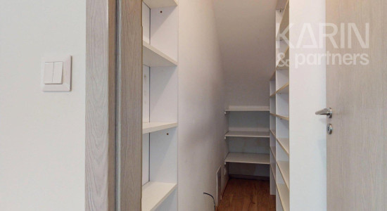 MODERNÝ 4I RODINNÝ DOM S OČARUJÚCOU ZÁHRADOU | ROVINKA RESIDENCE
