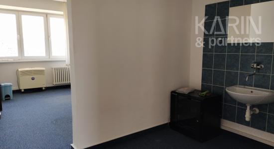 LEN: 210.-€/ mesiac prenájom kancelária/ viacúčelová miestnosť 20,3m2 s umývadlom! + parkovanie, Bulharská ul., BA II., Trnávka
