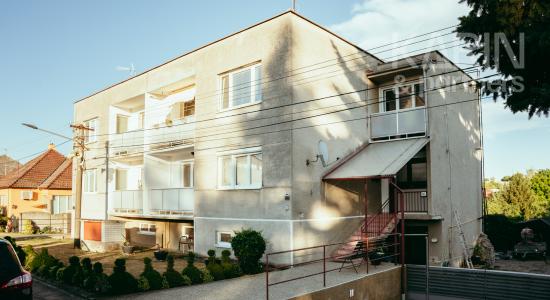 3i priestranný byt s garážou a záhradou v obci Smolinské