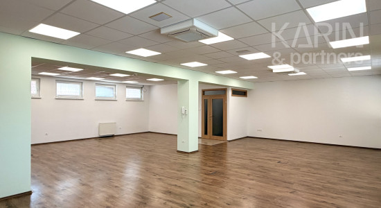 KANCELÁRSKY PRIESTOR, NITRA – FLEXIBILNÉ VYUŽITIE, 2 PARKOVACIE MIESTA