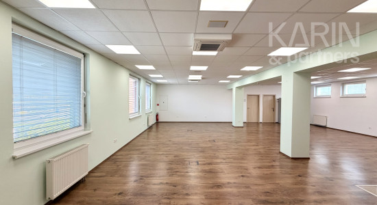 KANCELÁRSKY PRIESTOR, NITRA – FLEXIBILNÉ VYUŽITIE, 2 PARKOVACIE MIESTA