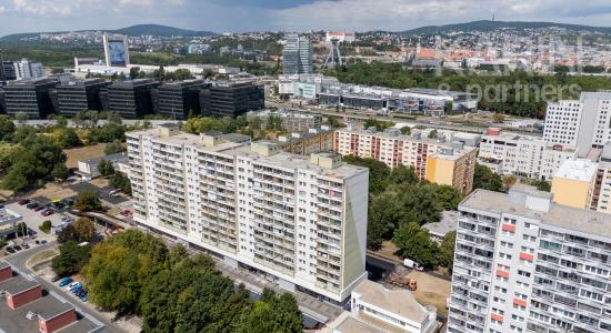 Priestranný 3i byt na začiatku Petržalky