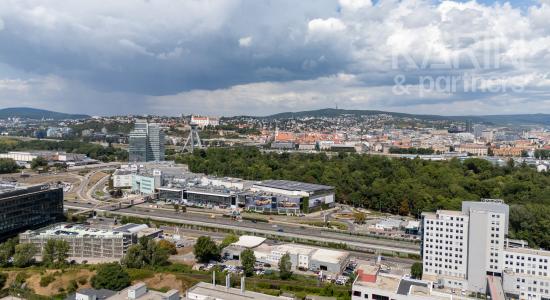 Priestranný 3i byt na začiatku Petržalky