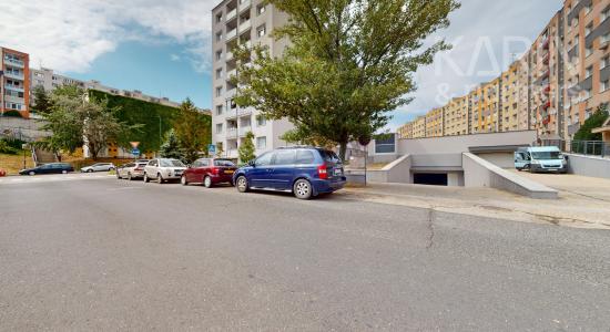 SAMOSTATNÁ GARÁŽ V GARÁŽOVOM DOME | FERDIŠA KOSTKU | KARLOVA VES