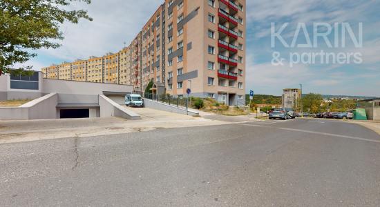 SAMOSTATNÁ GARÁŽ V GARÁŽOVOM DOME | FERDIŠA KOSTKU | KARLOVA VES