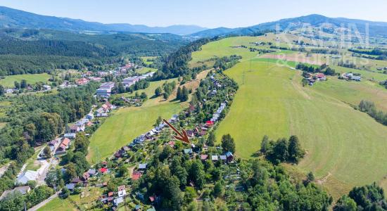 Rekreačná 3-podlažná chata v TOP stave s upraveným pozemkom a panoramatickým výhľadom, Brezno