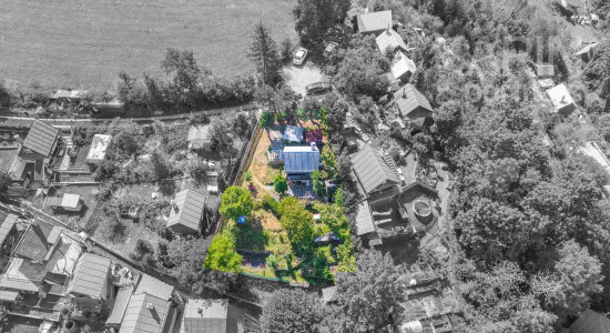 Rekreačná 3-podlažná chata v TOP stave s upraveným pozemkom a panoramatickým výhľadom, Brezno