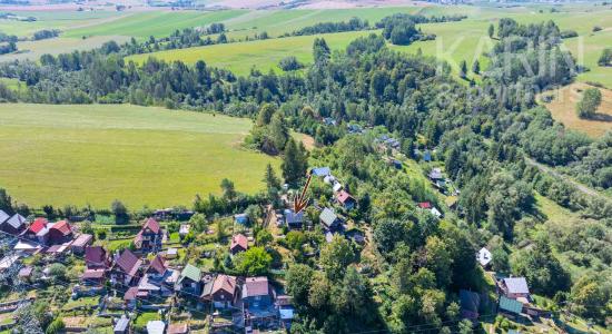 Rekreačná 3-podlažná chata v TOP stave s upraveným pozemkom a panoramatickým výhľadom, Brezno