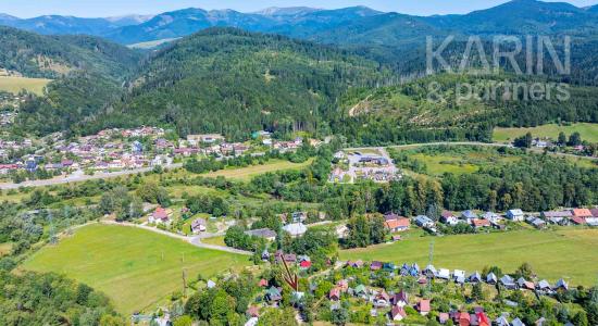 Rekreačná 3-podlažná chata v TOP stave s upraveným pozemkom a panoramatickým výhľadom, Brezno