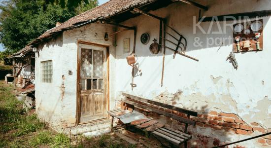 Pozemok so starým vidieckym domom v obci Smolinské