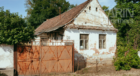 Pozemok so starým vidieckym domom v obci Smolinské