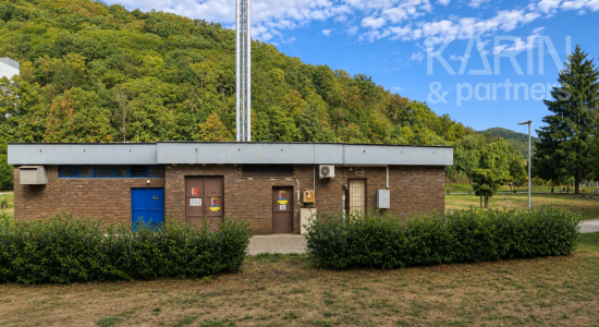 Nadštandardne kompletne zrekonštruovaný a zariadený 2-izbový byt s výhľadom do zelene, Nová Baňa
