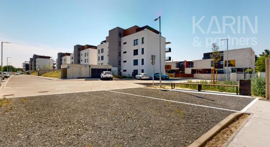 2-IZBOVÝ BYT S BALKÓNOM, KOMUNITNÝM BAZÉNOM A PARKINGOM V NOVOSTAVBE LAURIN DVOR – PODUNAJSKÉ BISKUPICE