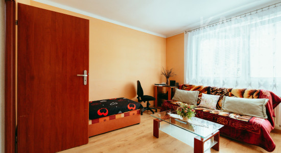 6-IZBOVÝ TEHLOVÝ DOM (NOVÁ STRECHA, KOTOL A SIETE)