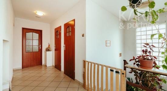 6-IZBOVÝ TEHLOVÝ DOM (NOVÁ STRECHA, KOTOL A SIETE)
