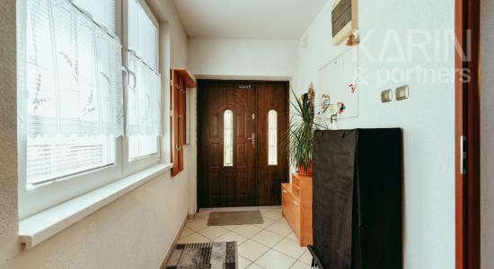 6-IZBOVÝ TEHLOVÝ DOM (NOVÁ STRECHA, KOTOL A SIETE)