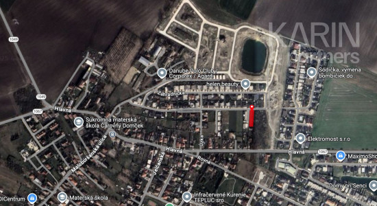 Rovinatý stavebný pozemok 1 116 m2, všetky IS, možnosť rozdelenia na 2 pozemky