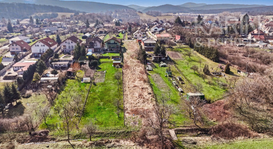 Stavebný pozemok s rozlohou 1758 m² v obci Lošonec.