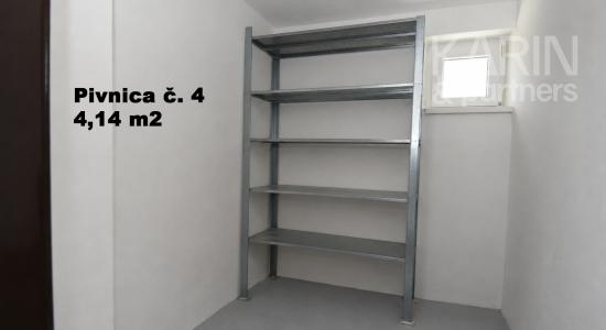 Na predaj 2 izbový byt v Rohovciach s garážou a dvoma záhradkami, kompletná rekonštrukcia