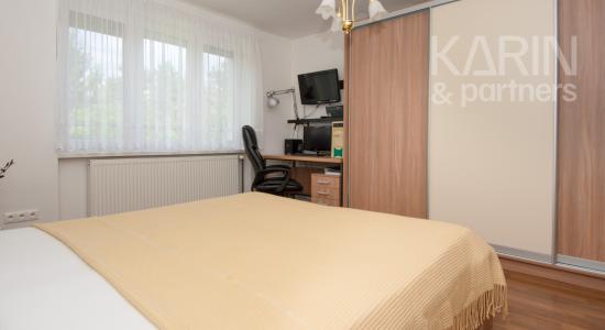 Na predaj 2 izbový byt v Rohovciach s garážou a dvoma záhradkami, kompletná rekonštrukcia