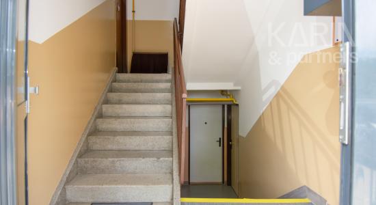 Na predaj 2 izbový byt v Rohovciach s garážou a dvoma záhradkami, kompletná rekonštrukcia