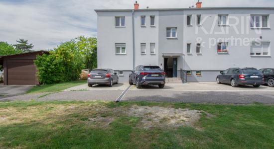 Na predaj 2 izbový byt v Rohovciach s garážou a dvoma záhradkami, kompletná rekonštrukcia
