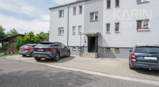 Na predaj 2 izbový byt v Rohovciach s garážou a dvoma záhradkami, kompletná rekonštrukcia
