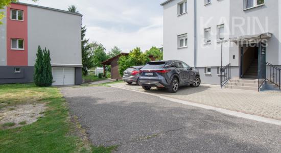 Na predaj 2 izbový byt v Rohovciach s garážou a dvoma záhradkami, kompletná rekonštrukcia