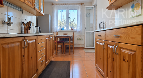 Unikátny 3-izbový byt s balkónom, krbom, vlastným pozemkom (185 m²) a dvoma prístreškami na auto v Medzibrode