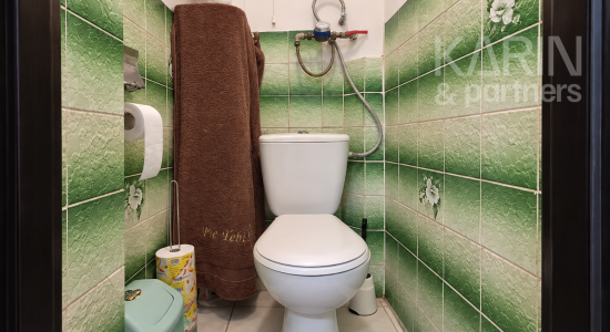 Unikátny 3-izbový byt s balkónom, krbom, vlastným pozemkom (185 m²) a dvoma prístreškami na auto v Medzibrode