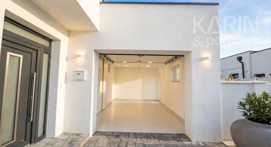 NOVOSTAVBA: EXKLUZÍVNY 3izbový RD, Garáž, Presklená TERASA, Zahradný domček
