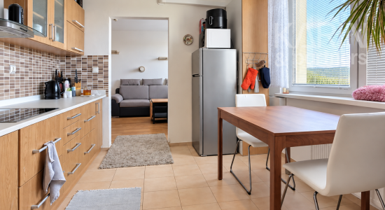 3-izbový byt 75,5 m² s 2 klimatizáciami, šatníkom a balkónom – Tlmače, Lipník ul.Lipová