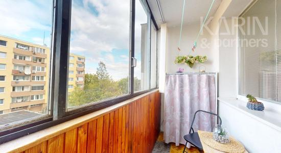 SVETLÝ KOMPLETNE ZARIADENÝ 3I BYT S PRESKLENOU LODŽIOU A PIVNICOU
