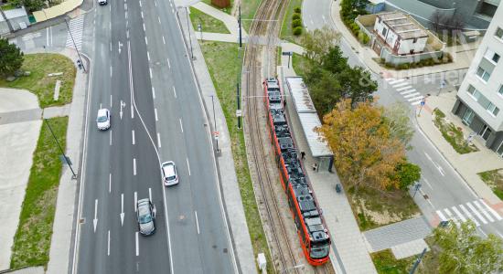 SVETLÝ KOMPLETNE ZARIADENÝ 3I BYT S PRESKLENOU LODŽIOU A PIVNICOU