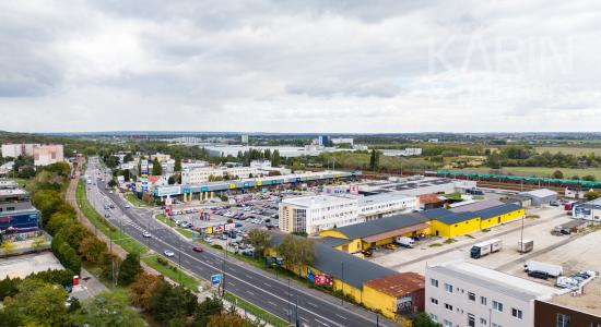 SVETLÝ KOMPLETNE ZARIADENÝ 3I BYT S PRESKLENOU LODŽIOU A PIVNICOU