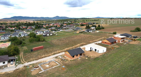 4-izbový tehlový bungalov v obci Golianovo - REZERVOVANÝ
