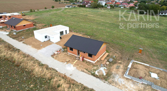 4-izbový tehlový bungalov v obci Golianovo - REZERVOVANÝ