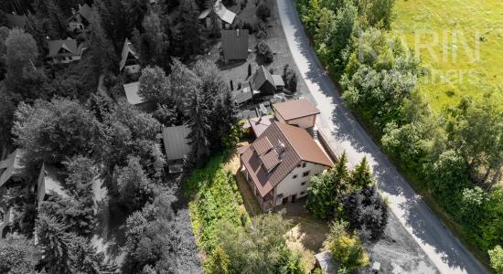LUXUSNÉ RODINNÉ SÍDLO S PRIVÁTNYM WELLNESS V TESNEJ BLÍZKOSTI LYŽIARSKEHO STREDISKA