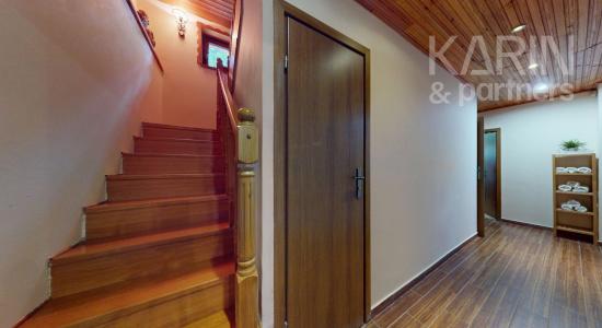 LUXUSNÉ RODINNÉ SÍDLO S PRIVÁTNYM WELLNESS V TESNEJ BLÍZKOSTI LYŽIARSKEHO STREDISKA