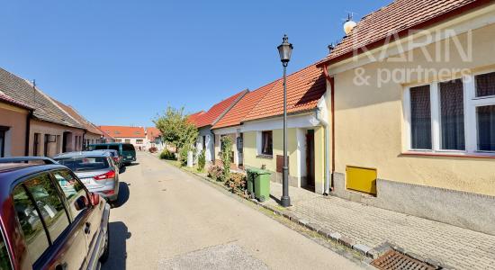 Čiastočne zrekonštruovaný rodinný dom v centre Skalice, Komenského ul.