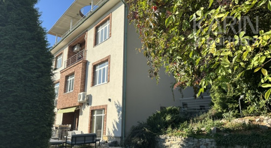 Veľkomtrážna vila pod Slavínom na predaj