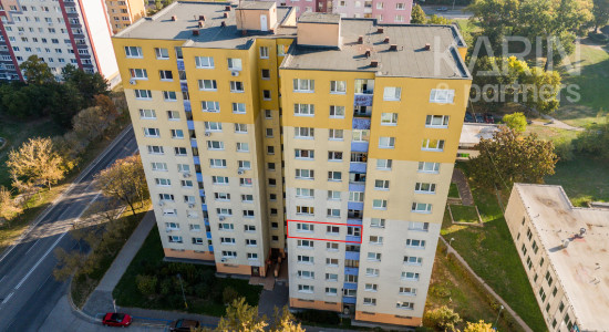 SVETLÝ ČIASTOČNE ZREKONŠTRUOVANÝ 3I BYT S LODŽIOU A PIVNICOU