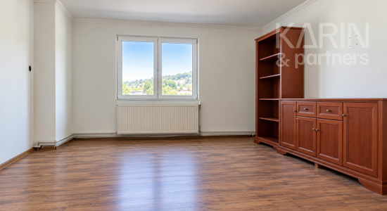 Zrekonštruovaný priestranný 6-izbový rodinný dom s dvoma garážami a veľkým pozemkom – Dolné Rykynčice, okres Krupina