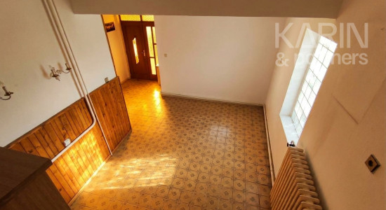 5-izbový tehlový rodinný dom s dvoma garážami a potenciálom pre bývanie podľa vlastných predstáv v prestížnej lokalite | Nové Zámky