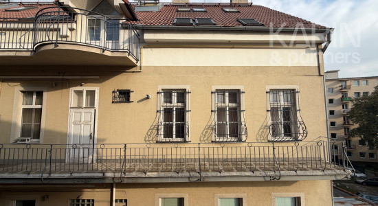 PRIESTRANNÝ A VZDUŠNÝ 3I BYT S VYSOKÝMI STROPMI V HISTORICKEJ BUDOVE
