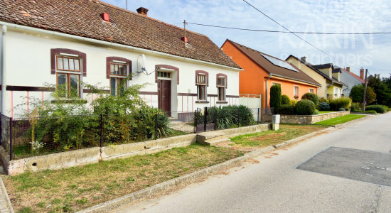 Dom s veľkým potenciálom v Gbeloch – bývanie, chalupa alebo pozemok na výstavbu