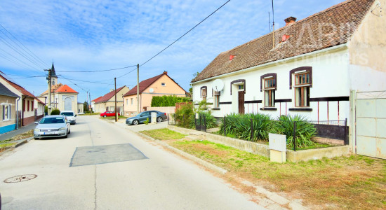 Dom s veľkým potenciálom v Gbeloch – bývanie, chalupa alebo pozemok na výstavbu